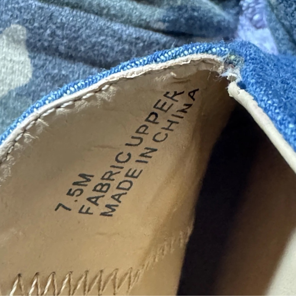 Dolce by Mojo Moxy Denim Floral Embroidered Mules Slides Flats Blue Red 7.5M Art - Picture 12 of 12